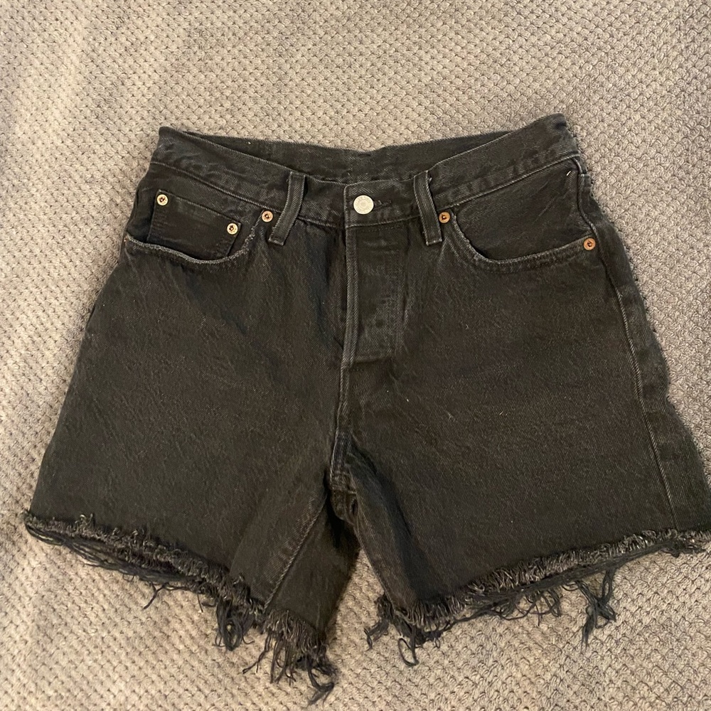 VINTAGE BLACK LEVI SHORTS